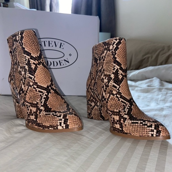 Steve Madden Julianna Snake Embossed Bootie Size 5.5 - Picture 3 of 5